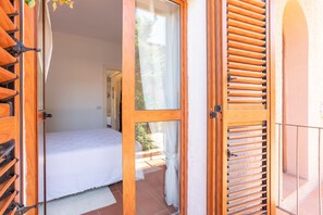 1 bedroom, iron/ironing board, free WiFi, bed sheets - Holiday Home "Casa Carlotta in Costa Paradiso" with Garden & Sea View (Trinita' D'agultu e Vignola)