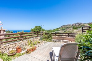 Terrace/patio - Holiday Home "Casa Carlotta in Costa Paradiso" with Garden & Sea View (Trinita' D'agultu e Vignola)