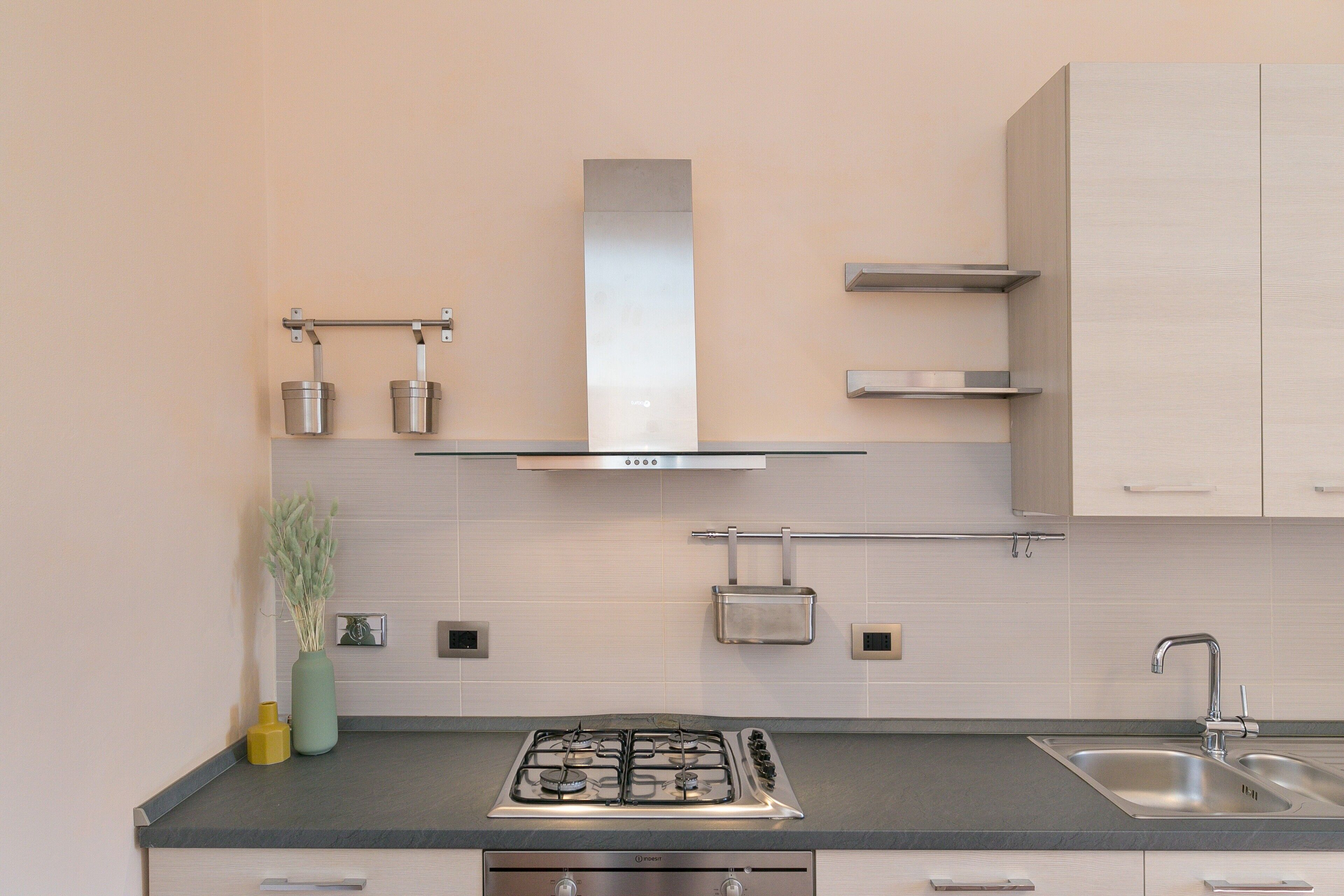 Réfrigérateur, four, plaque de cuisson, lave-vaisselle