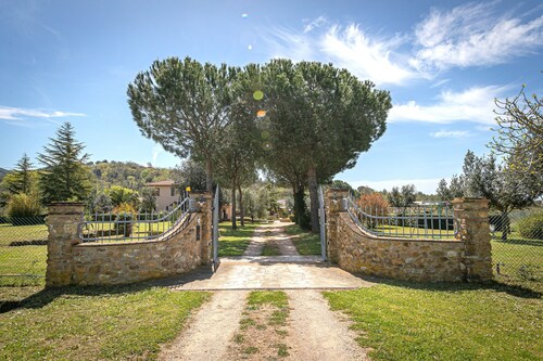 Farmhouse 'Al Posto Giusto - Sole' with Private Garden, Wi-Fi and Air Conditioning