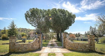 Farmhouse 'Al Posto Giusto - Sole' with Private Garden, Wi-Fi and Air Conditioning