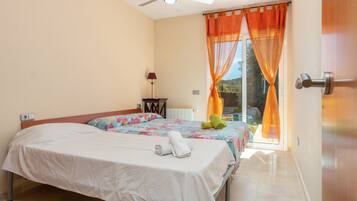 4 bedrooms, free WiFi, bed sheets