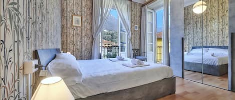 5 habitaciones, tabla de planchar con plancha y wifi gratis