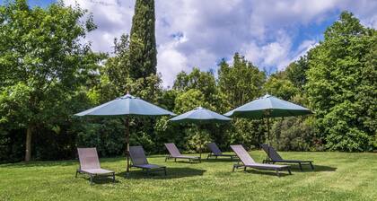 Farmhouse "Rosaspina - Appartamento 1" with Shared Garden & Shared Pool