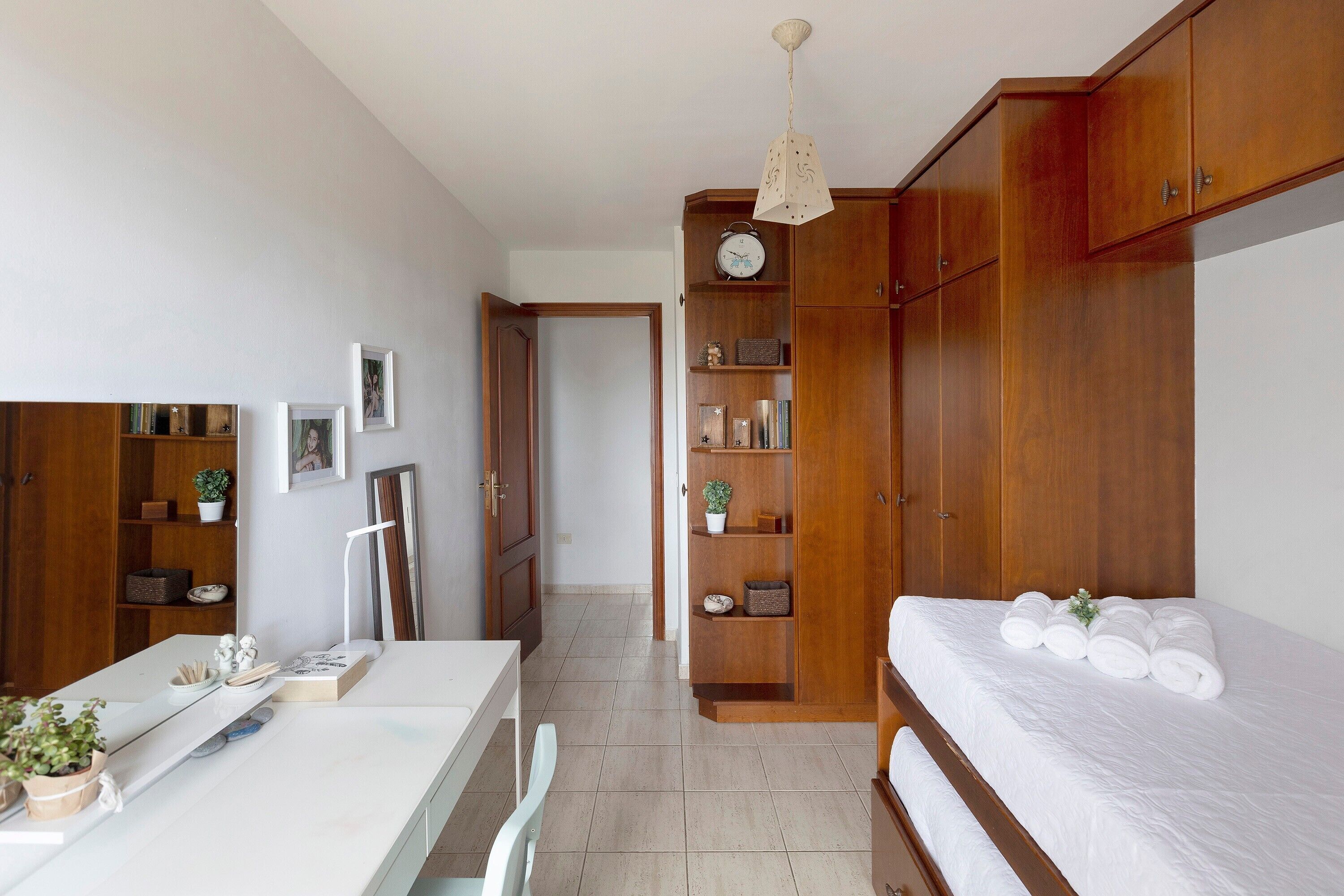 2 slaapkamers, een strijkplank/strijkijzer, gratis wifi, beddengoed