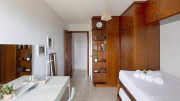 2 slaapkamers, een strijkplank/strijkijzer, gratis wifi, beddengoed