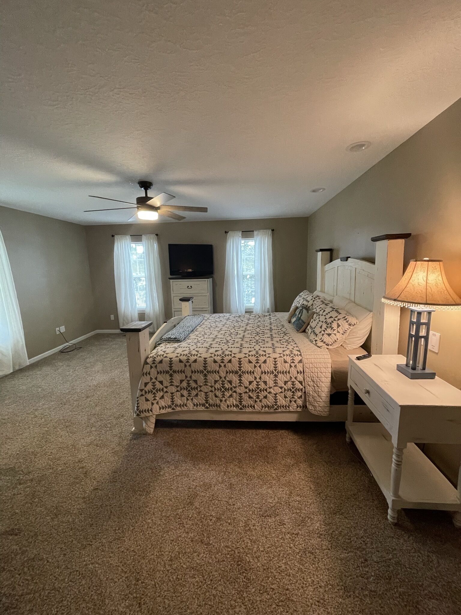 4 bedrooms, iron/ironing board, free WiFi, bed sheets