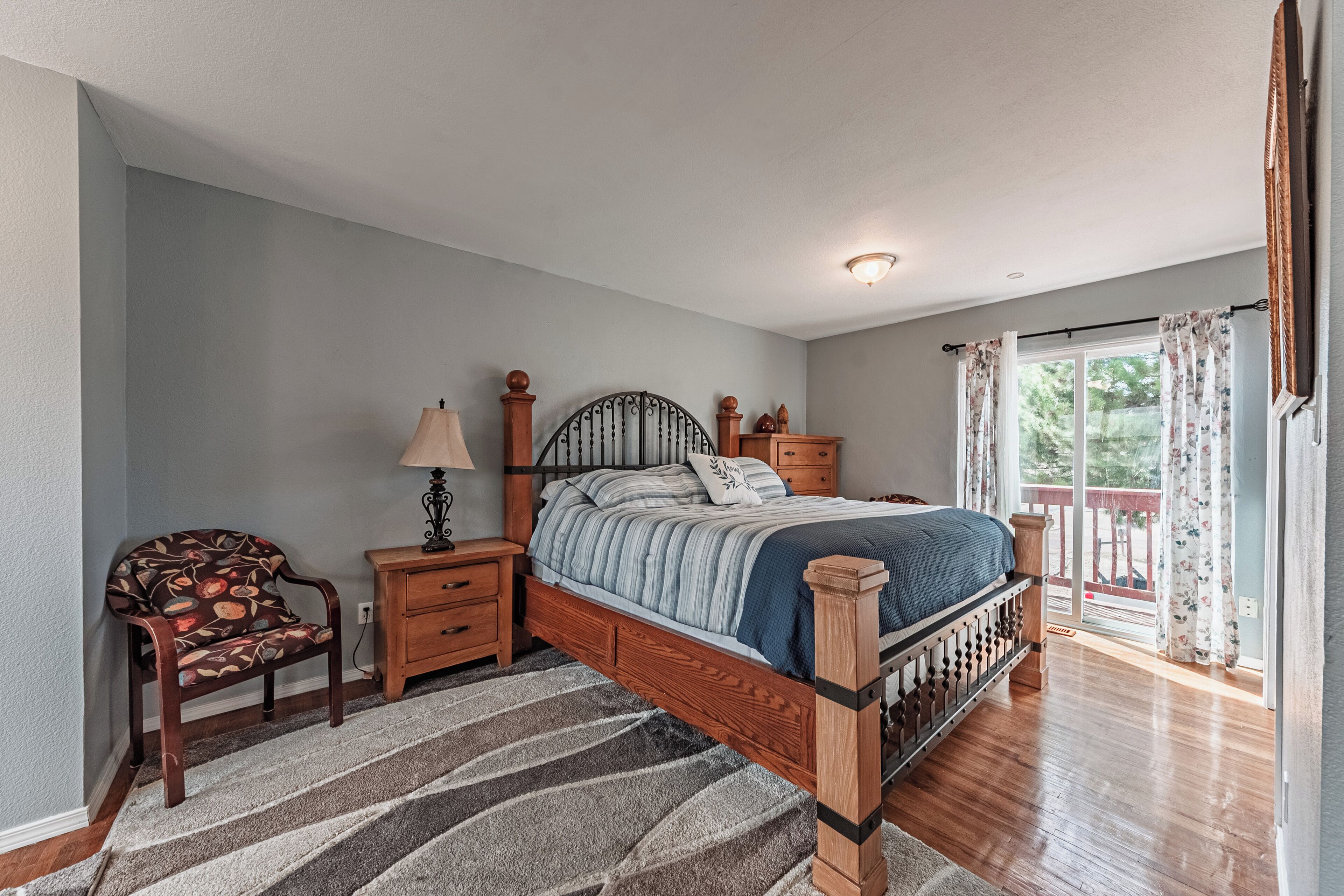 3 soverom, strykejern/-brett, wi-fi og sengetøy