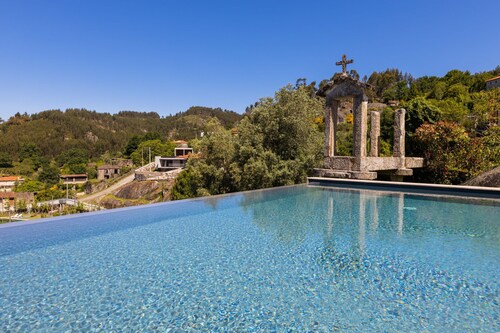 Casa da Capela - House with infinity pool by House and People