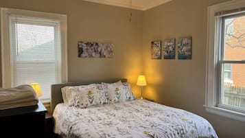 2 bedrooms, desk, iron/ironing board, WiFi