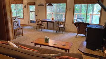 TV, DVD player, books, stereo