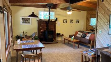 TV, DVD player, books, stereo