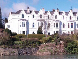 Exterior - 5 bedroom accommodation in Menai Bridge, near Bangor (Menai Bridge, near Bangor)