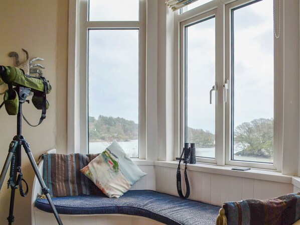 Interior - 5 bedroom accommodation in Menai Bridge, near Bangor (Menai Bridge, near Bangor)