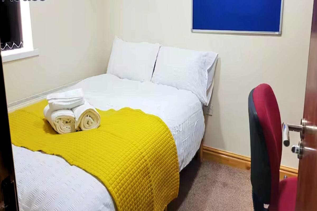Deluxe Double Room, 1 Double Bed, Ensuite | Laptop workspace, WiFi (free), individually decorated