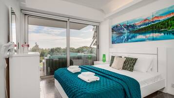 3 bedrooms, in-room safe, iron/ironing board, free WiFi
