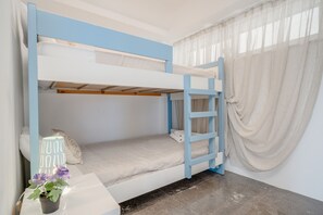 3 bedrooms, iron/ironing board, free WiFi