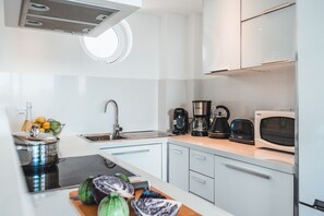 Fridge, microwave, oven, stovetop