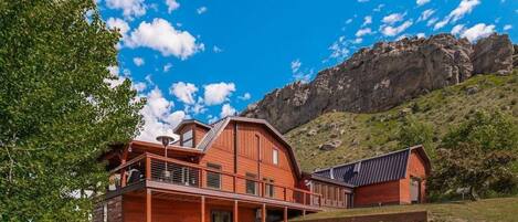 المنشأة من الخارج