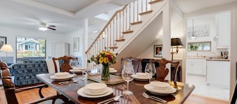 Newly remodeled dog-friendly 2 bedroom wine country home in the heart of Dundee