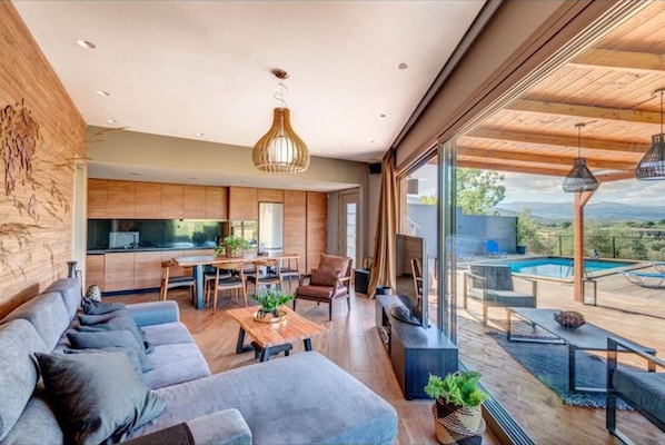 Villa, 2 Bedrooms, Smoking, Private Pool | Living area
