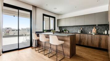 Apartment, 4 Bedrooms, Balcony, City View | Interior