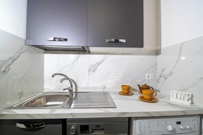 Apartment, 2 Bedrooms, Accessible, Balcony | Private kitchen