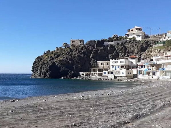 아파트, 침실 2개, 발코니, 산 전망 | 외관