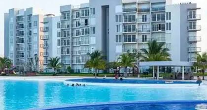 Hermosa Casa Con Laguna Y Alberca