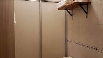 Apartment, 2 Bedrooms, Balcony, City View | Bathroom