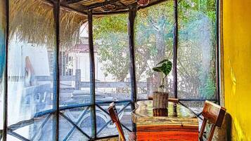 Apartment, 2 Bedrooms, Smoking, Patio | Dining