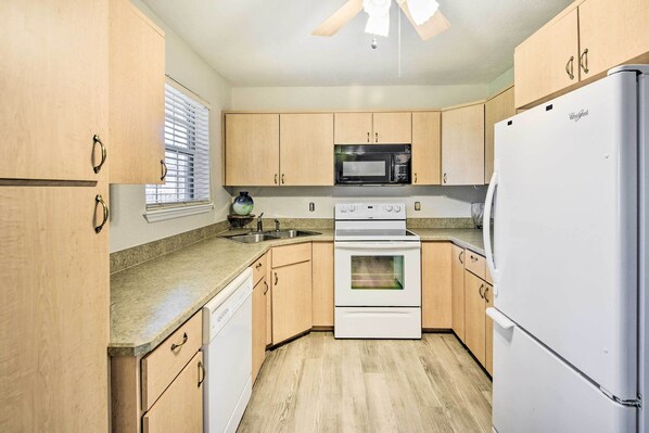 Fridge, microwave, stovetop, dishwasher