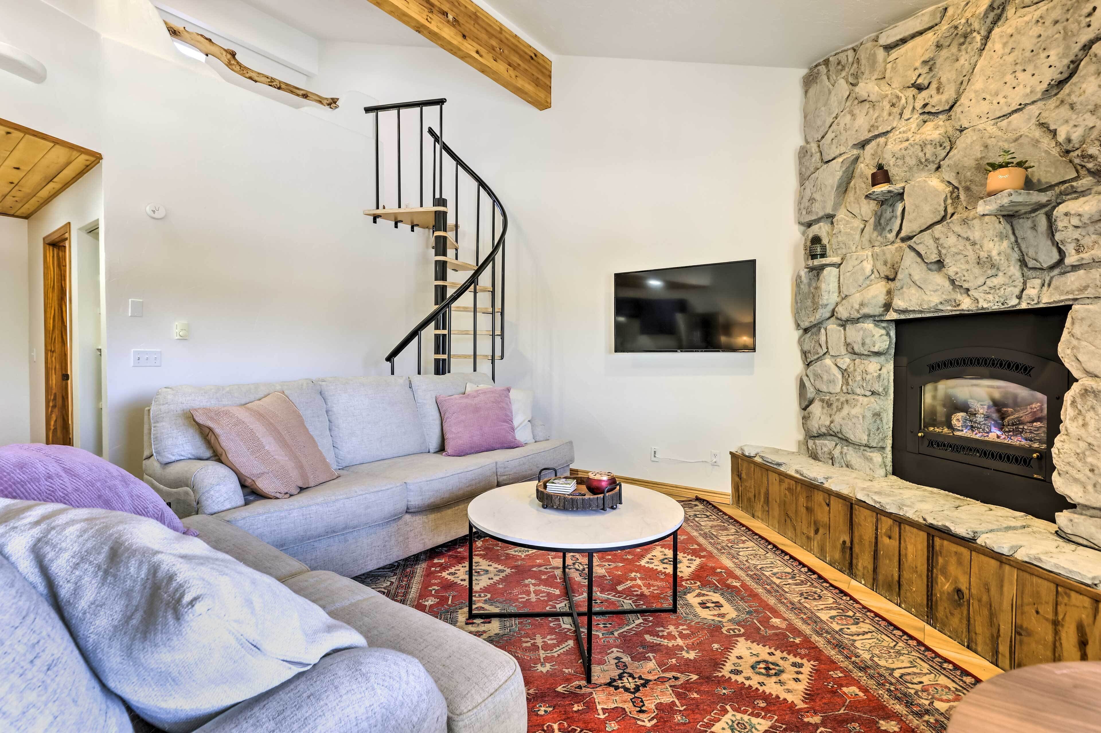 Fraser Mountain Escape w/ Fireplace & Deck!
