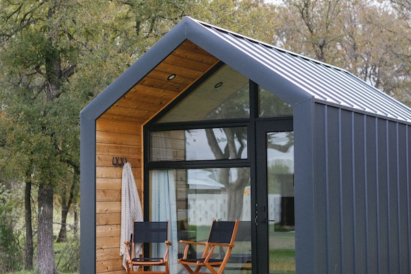 Cabin, 1 Queen Bed, Park View | Bed sheets