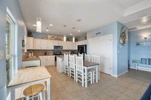 Fridge, microwave, oven, stovetop - BEACH FRONT PARADISE (PORT BOLIVAR)