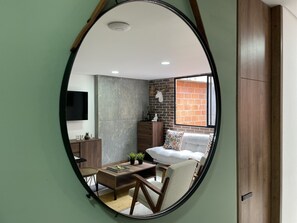 Departamento | Área de sala de estar | Smart TV de 58 pulgadas con canales vía satélite, televisión y Netflix