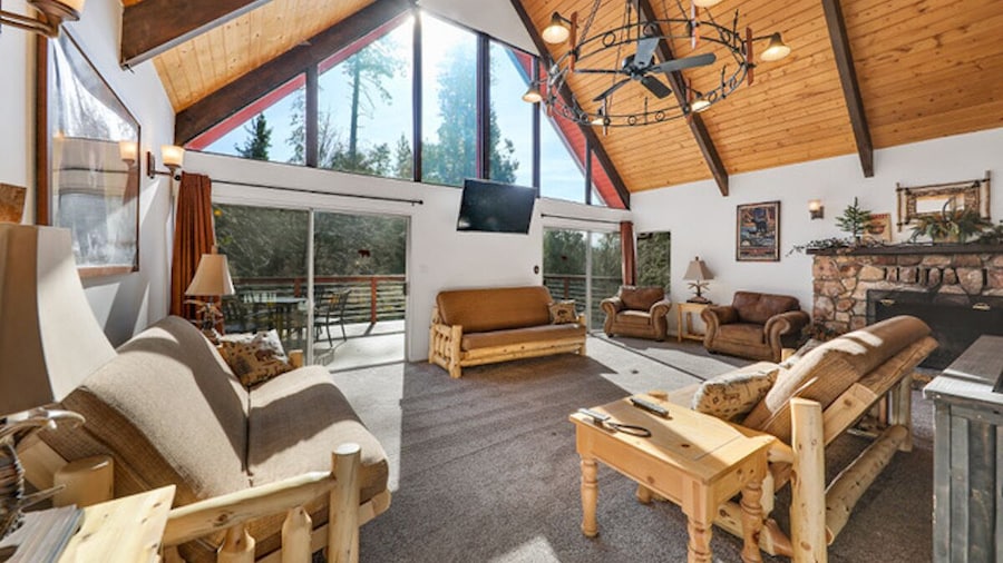 Silver Pines Lodge