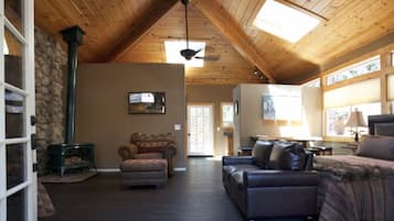 Standard Room | Down comforters, individually decorated, individually furnished
