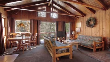 Comfort Cabin | Down duvets, individually decorated, individually furnished, free WiFi