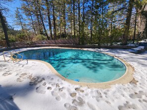 Cubrecamas, decoración personalizada, muebles diferentes y wifi gratis 