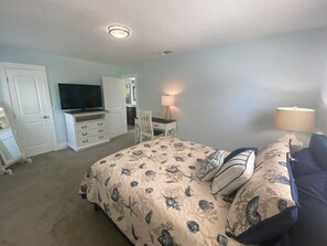 3 bedrooms, desk, iron/ironing board, travel cot