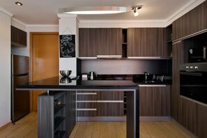 Kühlschrank, Mikrowelle, Ofen, Wasserkocher