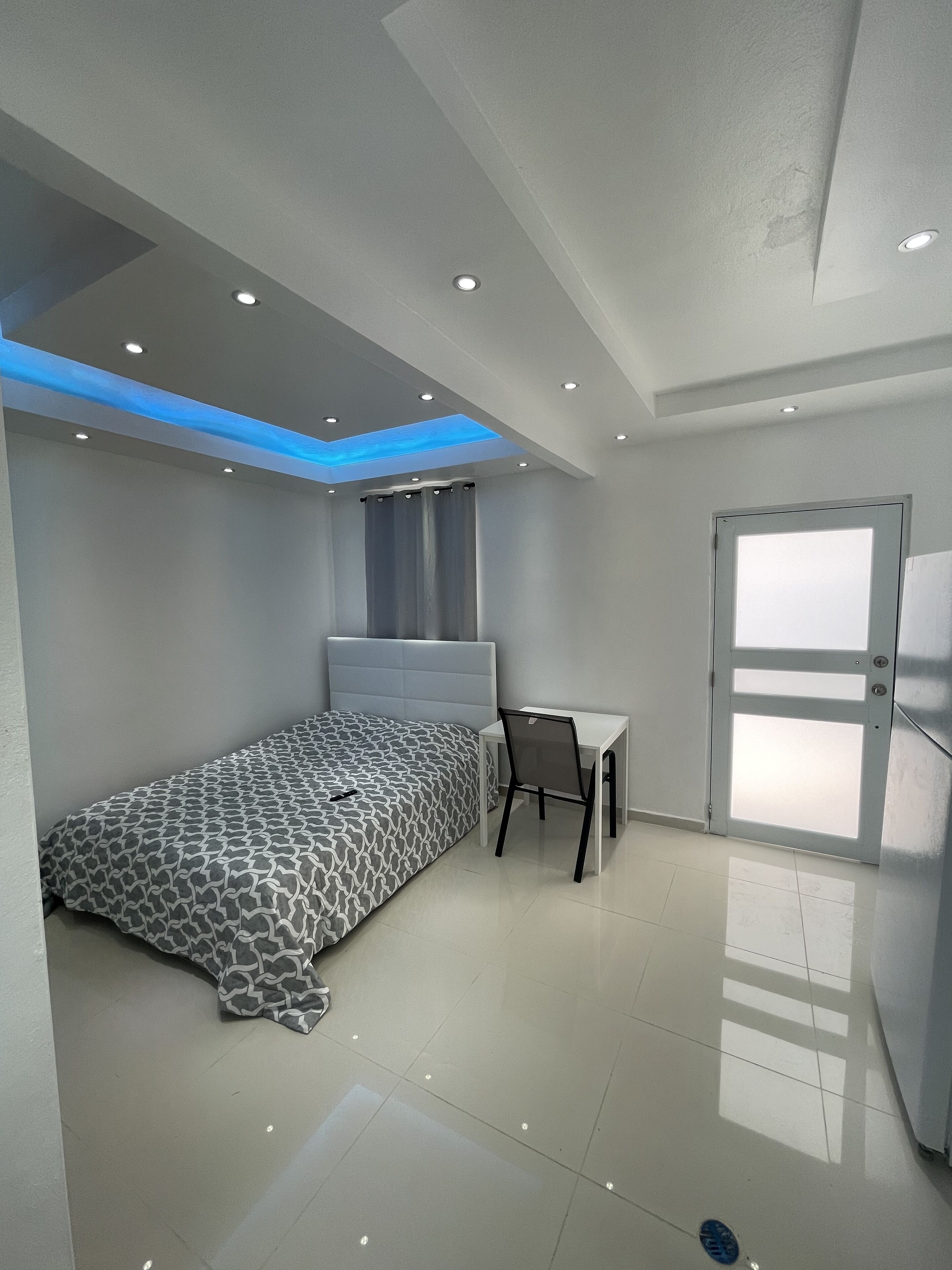 1 chambre, fer et planche à repasser, Wi-Fi gratuit