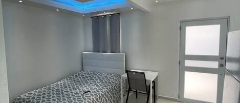 1 chambre, fer et planche à repasser, Wi-Fi gratuit