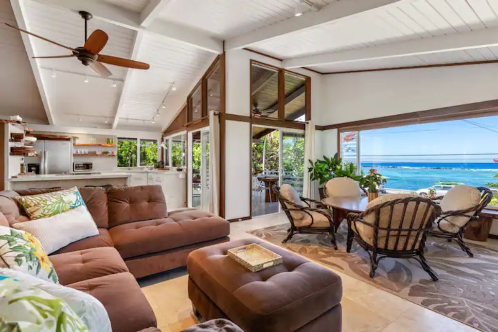 LIVING ROOM w/ SITTING AREA FACING OCEAN