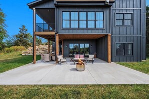 Terrace/patio - Cliffside Cottage, Private Pond, 50 acres w/ Breathtaking views near Galena, IL (Elizabeth)