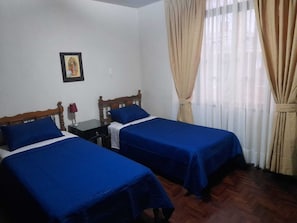 9 bedrooms, desk, iron/ironing board, WiFi