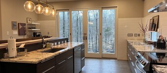 Private Modern Farmhouse on 12 acres, pet-friendly