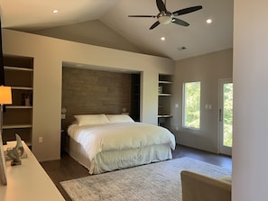 4 bedrooms, desk, iron/ironing board, free WiFi