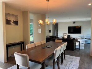 Dining - Private Modern Farmhouse on 12 acres, pet-friendly (Rixeyville)